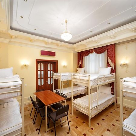 Hostel Suputnyk リヴィウ エクステリア 写真