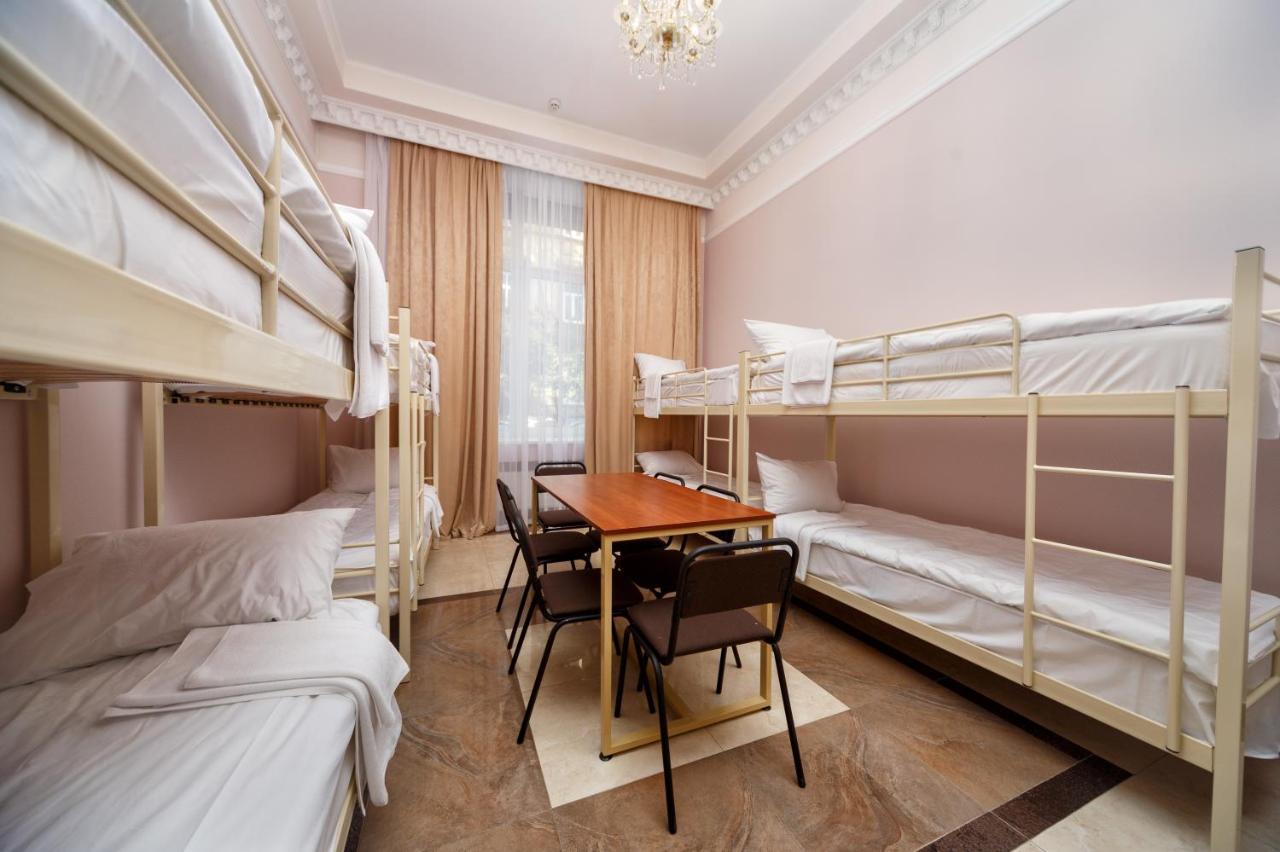 Hostel Suputnyk リヴィウ エクステリア 写真