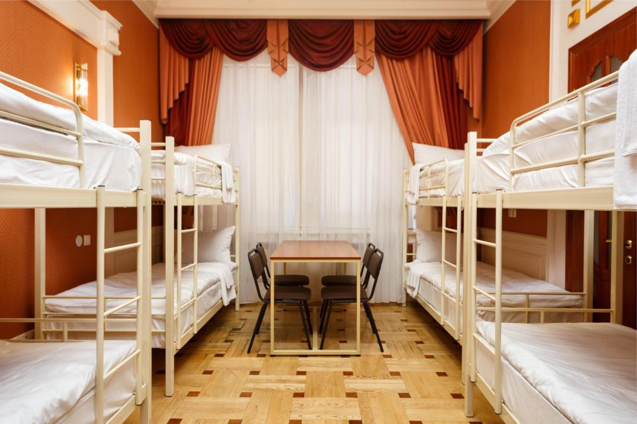 Hostel Suputnyk リヴィウ エクステリア 写真