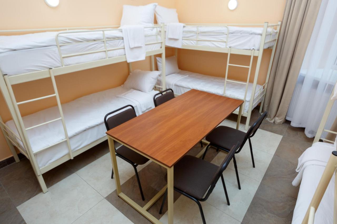 Hostel Suputnyk リヴィウ エクステリア 写真
