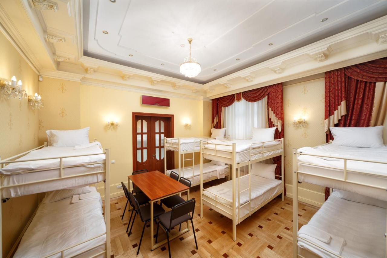 Hostel Suputnyk リヴィウ エクステリア 写真