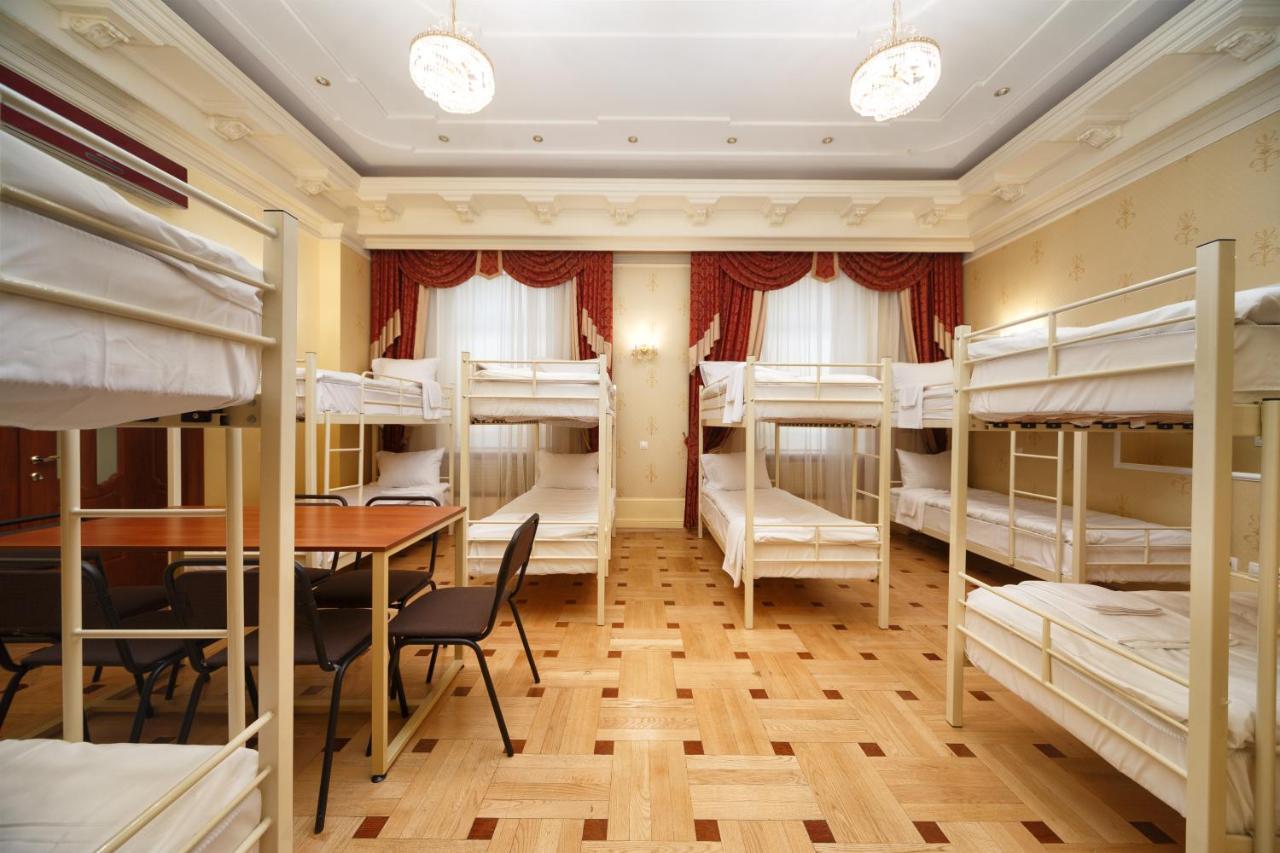 Hostel Suputnyk リヴィウ エクステリア 写真